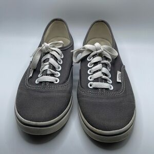 VANS | Gray & White Low Profile Lace Up Sneakers | Men’s 4 Women’s 5.5